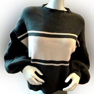 Crewneck Ribbed Sweater with Contrast Stripe - Black & Cream